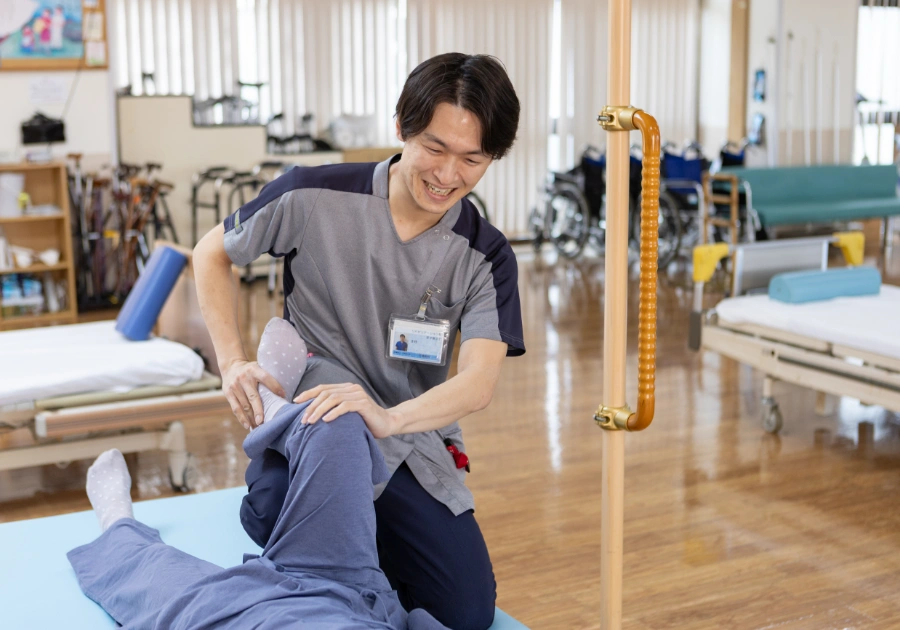 理学療法士によるリハビリの様子