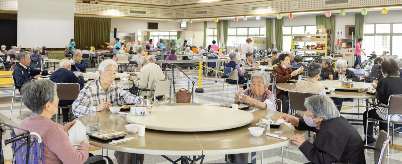 多目的ホールでのお食事
