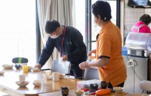 嚥下体操後 昼食（口腔ケア・補正等）